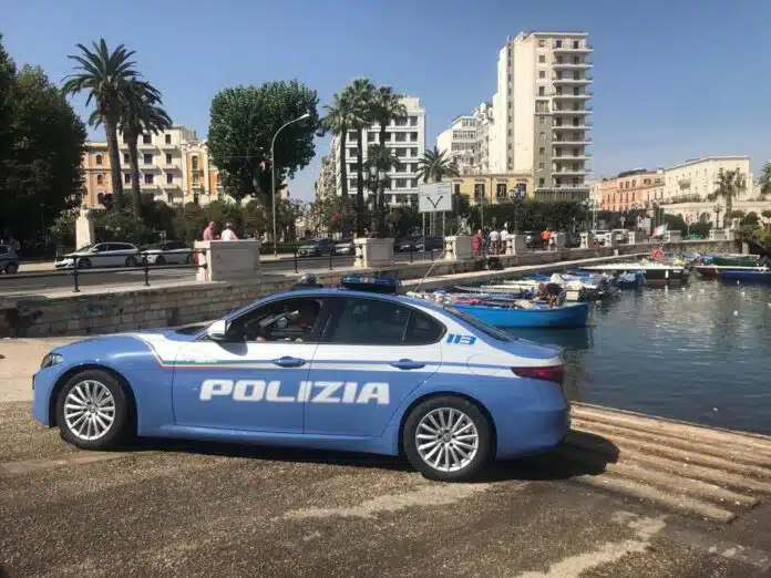 Foto della nuova volante Polizia Bari