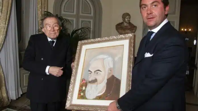 Max Pitti consegna il quadro di Luis al Senatore Andreotti